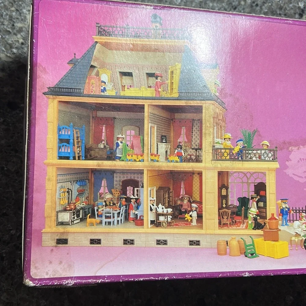 Playmobil never opened
